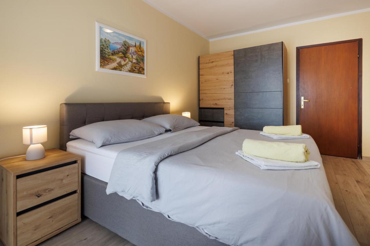 Spacious And Modern App With Big Terrace Malinska Exterior foto